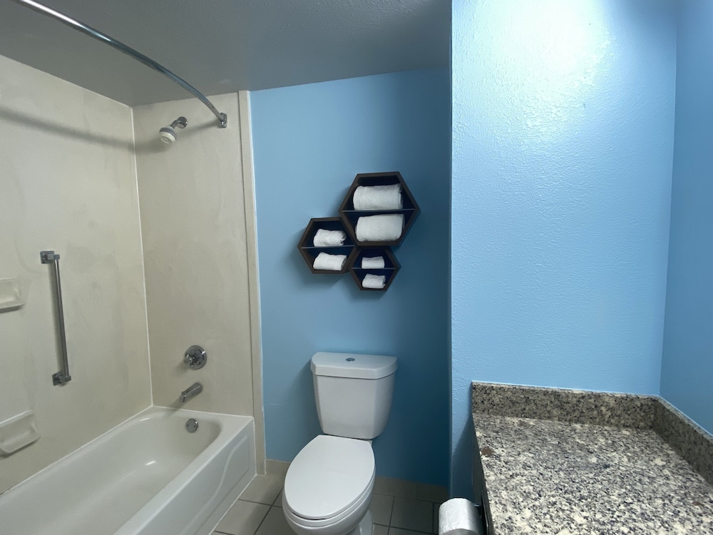 HomeTowne Studios by Red Roof Prattville - photo 20