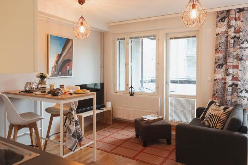 Rauhallinen asunto sauna ja iso parveke raitiovaunureitin varrella — 4-Star Luxury Hotel in Tampere, Finland
