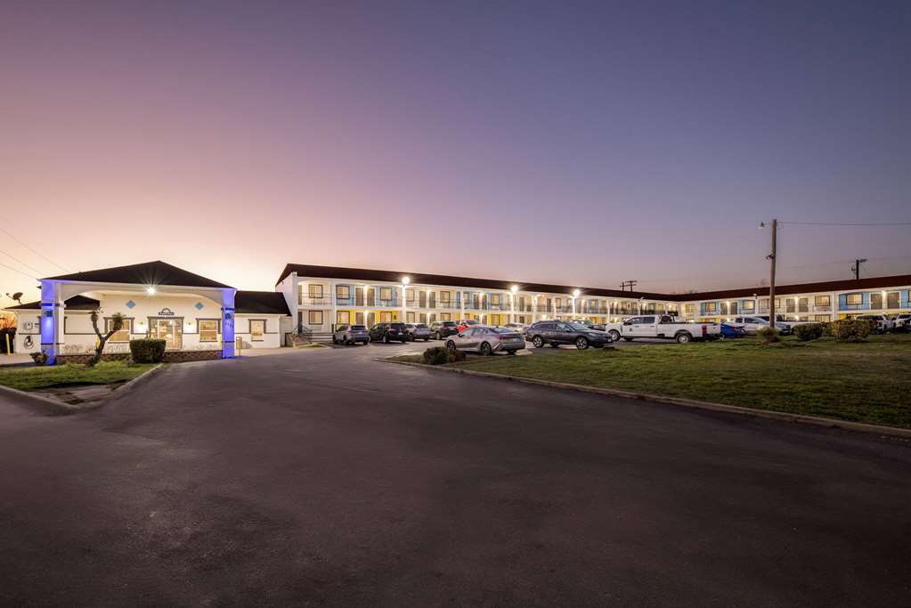 Days Inn by Wyndham Gainesville - photo 9