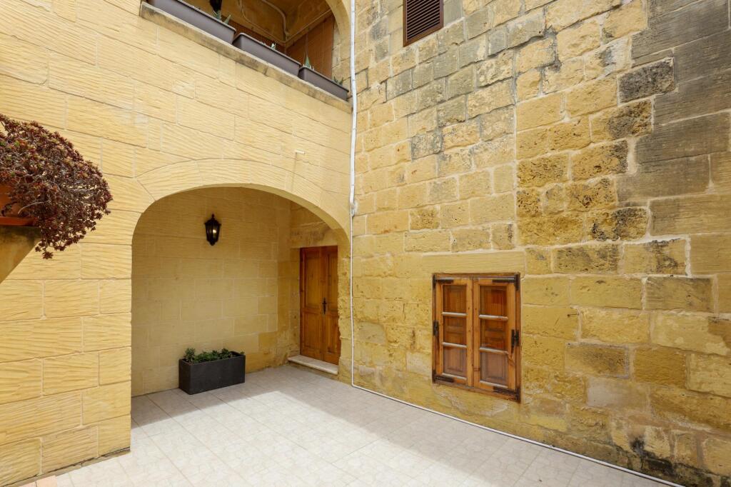 Rustic Farmhouse with Pool — 4-Star Luxury Hotel in Xewkija, Malta