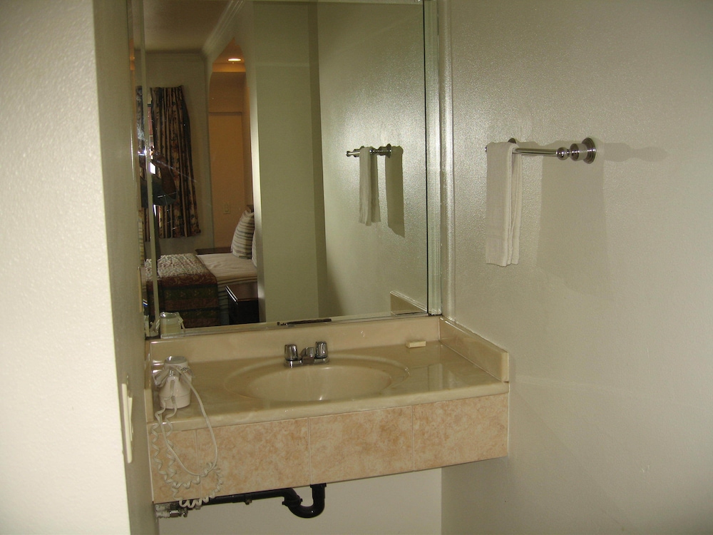 Royal Inn Motel Long Beach - photo 27