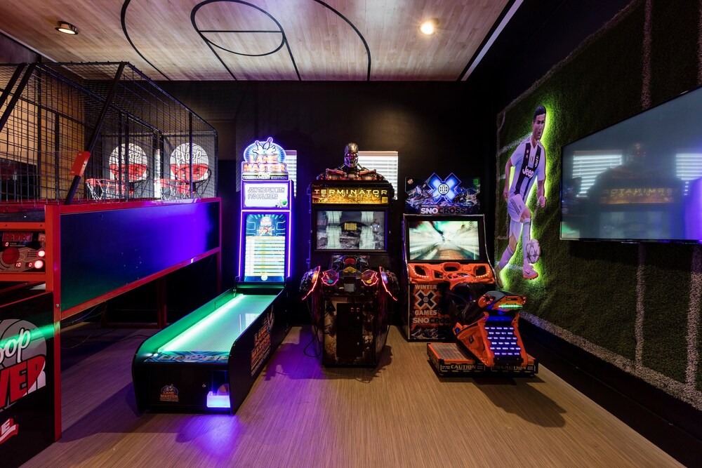 W261: 10 Bed Rapunzel Jurassic Park Avatar Sports Arcade - photo 53