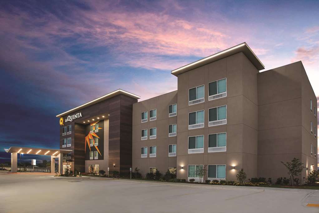 La Quinta Inn & Suites by Wyndham Mobile - photo 43
