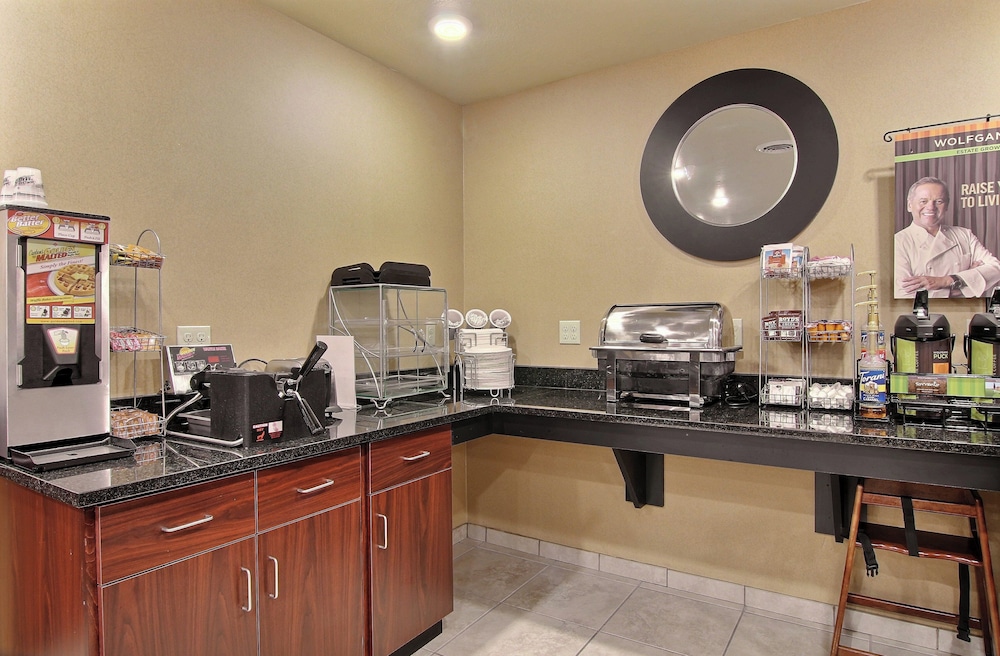 Cobblestone Inn & Suites Linton - photo 27