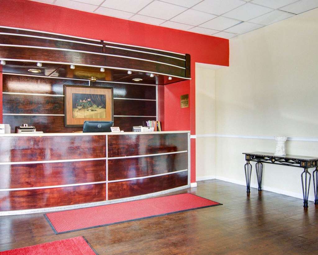 Econo Lodge Pine Bluff - photo 7