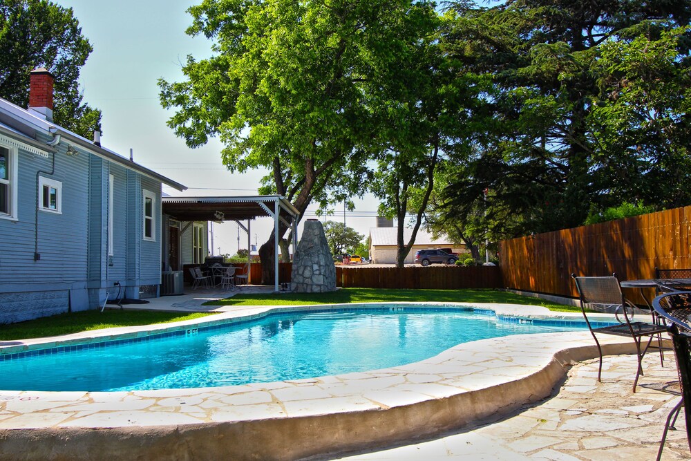 Peach Tree Inn & Suites - photo 51