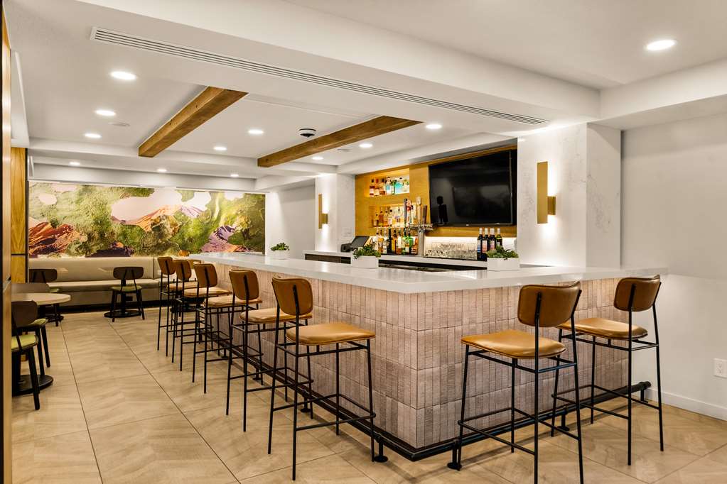 Oxford Suites Redding - photo 9