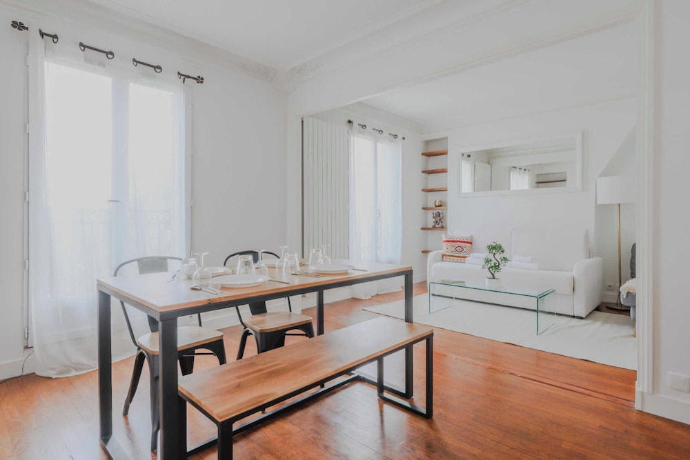 Apartment in Montmartre With 1 Room — 4-Star Luxury Hotel in Paris, France