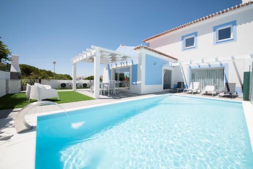 Casa da Praia & Casa da Mare da Alta by Estilo Lusitano com piscina privada — 4-Star Luxury Hotel in Porto Covo, Portugal