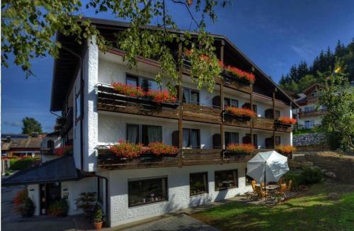 Alpenhof Ferienwohnungen — 4-Star Luxury Hotel in Oberstaufen, Germany