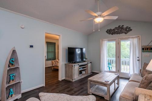 La Isla Bonita by Oak Island Accommodations - photo 14
