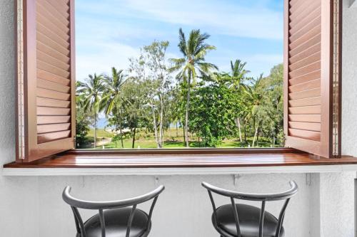 Ocean Spray in Sims Esplanade — 4-Star Luxury Hotel in Yorkeys Knob, Australia
