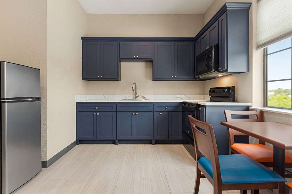 Days Inn & Suites by Wyndham Greater Tomball - photo 29
