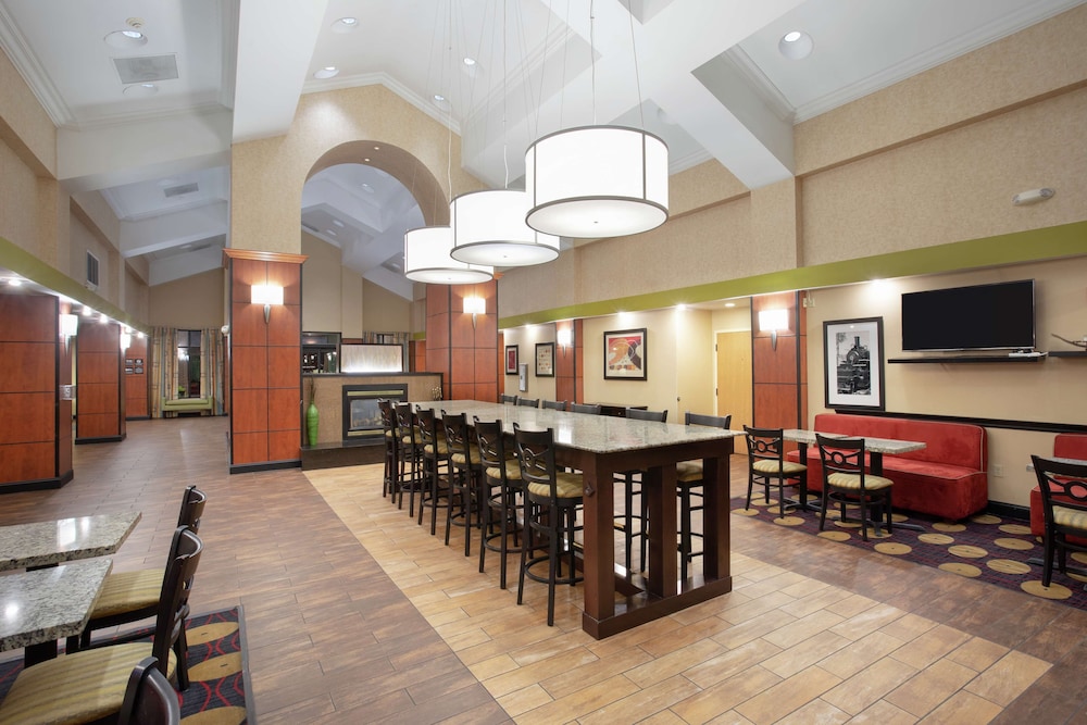 Hampton Inn & Suites Kansas City Merriam - photo 3