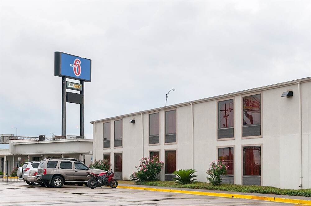 Howard Johnson Express Inn Hotel - featured photo