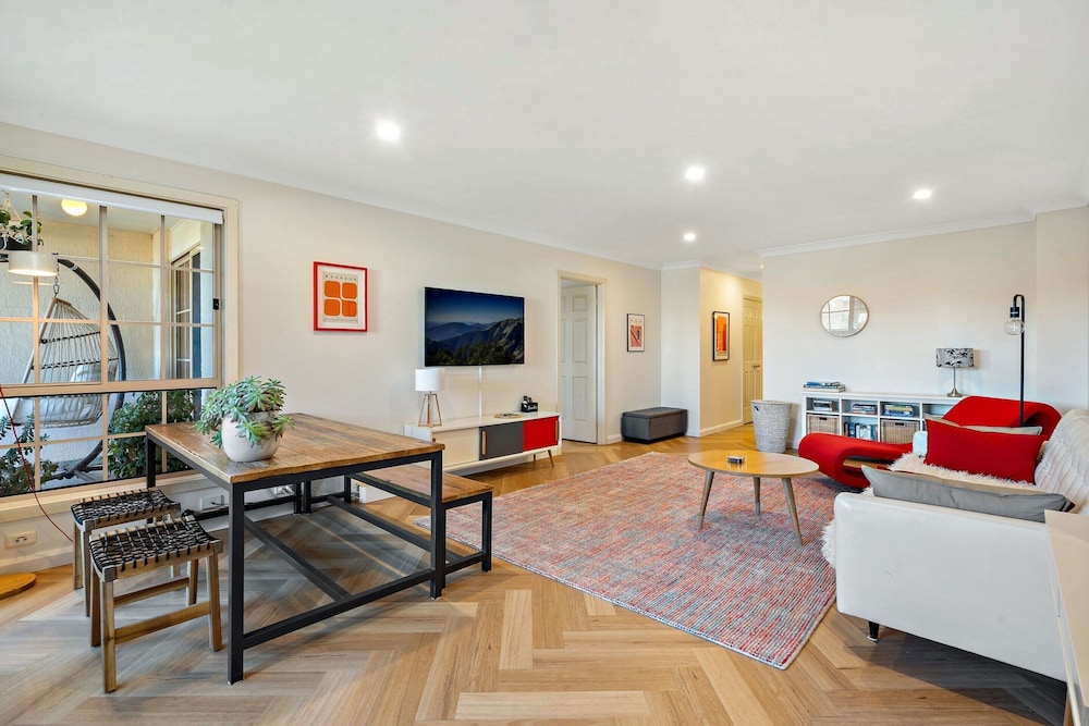 3 bed Apartment in Holiday Style Resort With Pool in Canberra, Australia