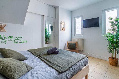 Appart'hotel Nuiteejour Versailles Saint Cyr L'ecole — hotel in Saint-Cyr-L'ecole