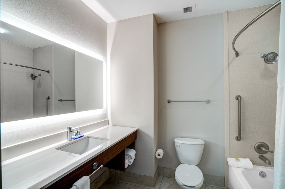 Holiday Inn Express and Suites Winona North by IHG - photo 30