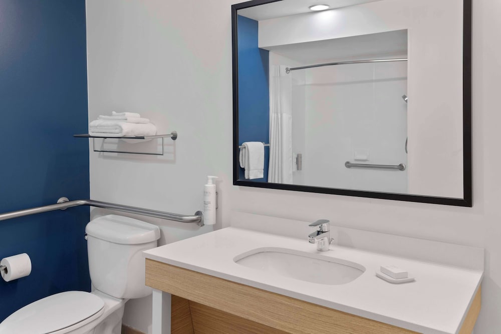 Spark by Hilton Newcomerstown - photo 24