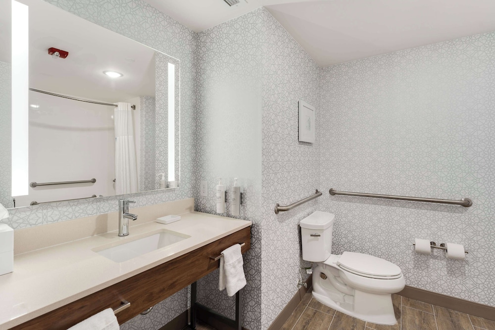 Hampton Inn Milford - photo 18
