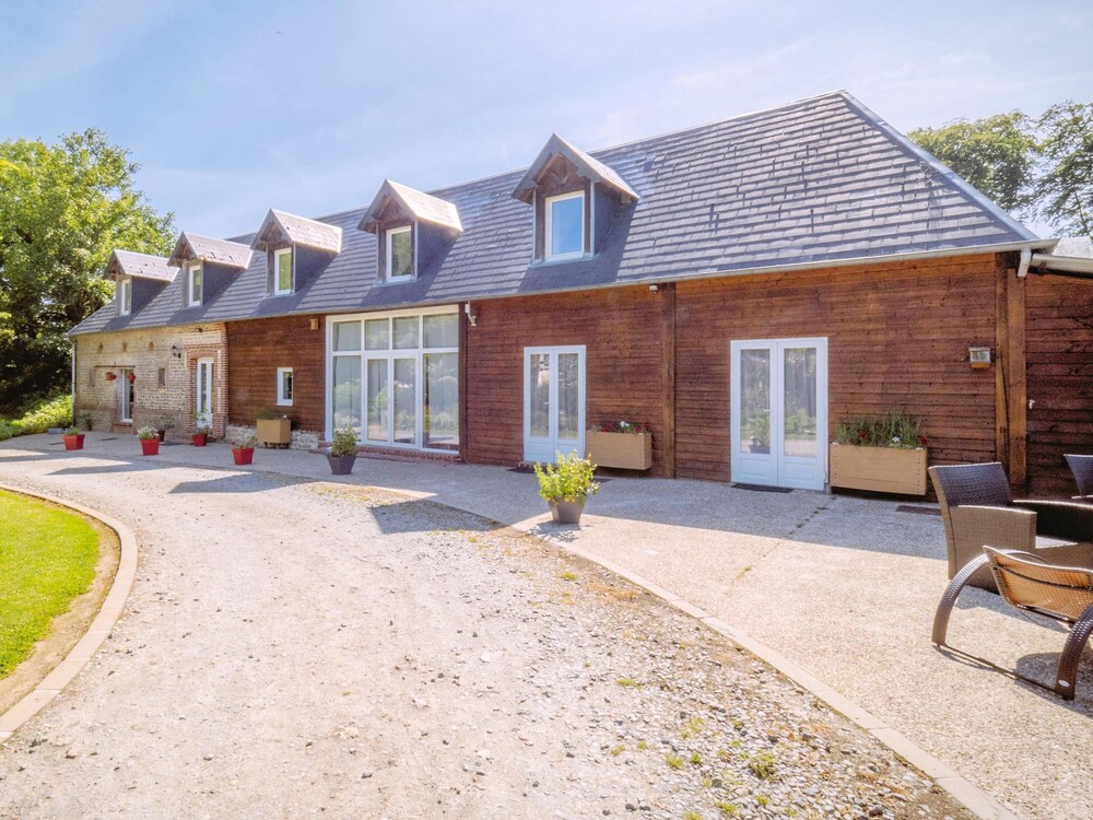 Le Domaine Des Platanes in Etretat, France