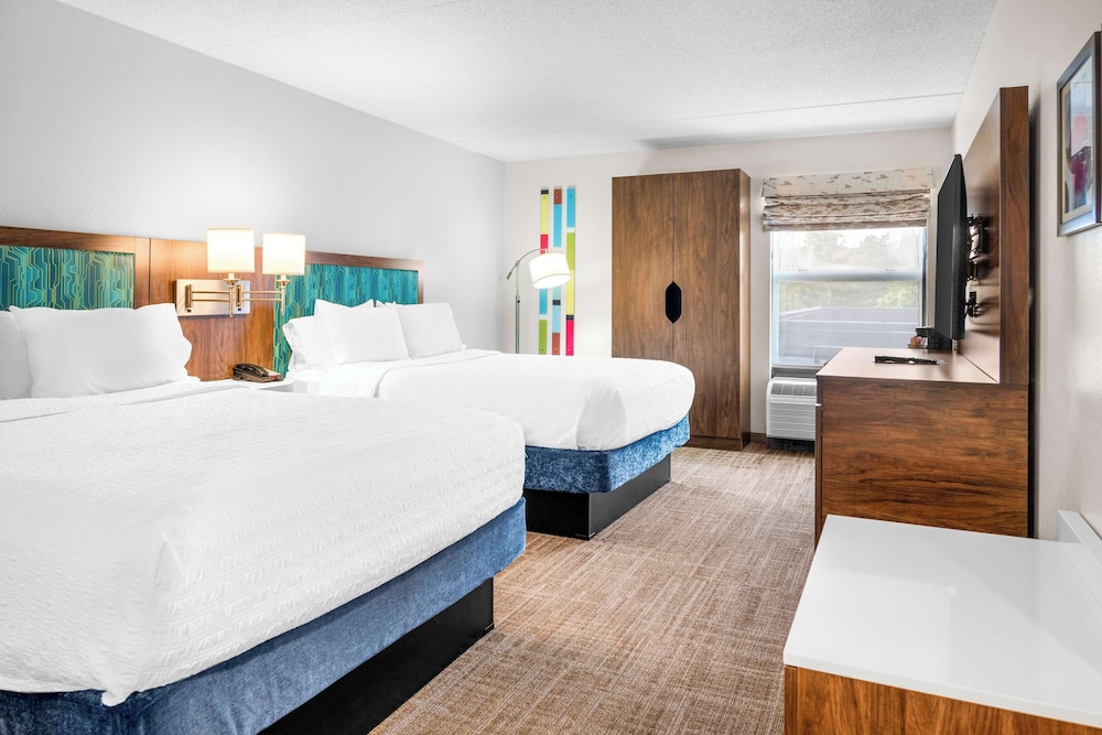 Hampton Inn Grand Rapids North - photo 9