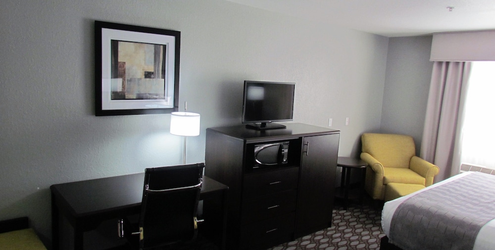Oak Hill Inn & Suites - photo 43