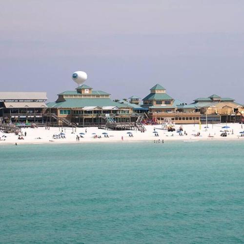 Modern 2 Bedroom Townhome Minutes from the Beach — 4-Star Luxury Hotel in Fort Walton Beach, United States