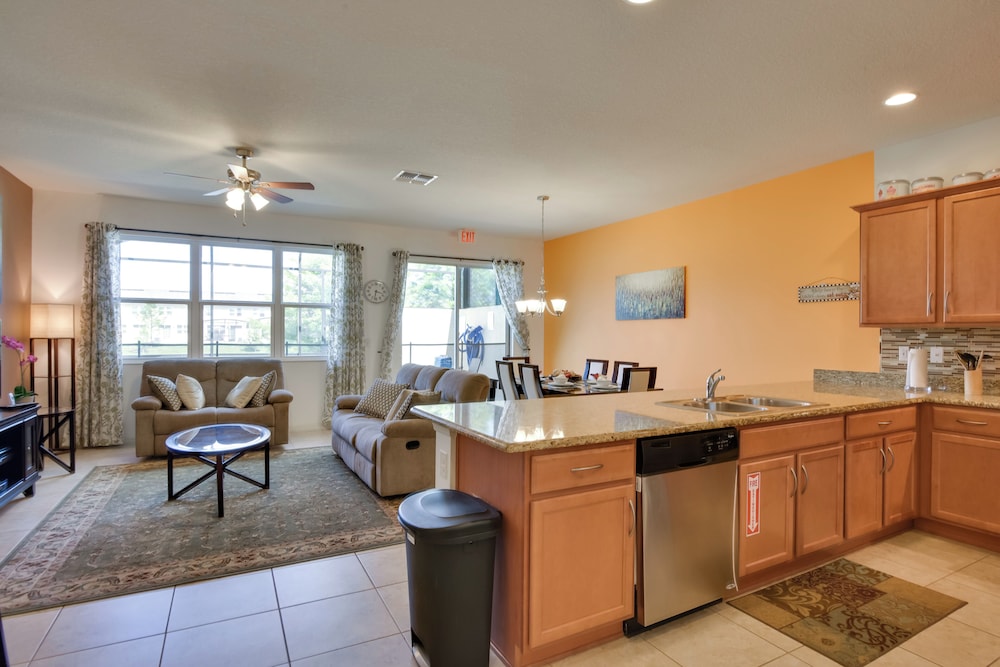 4 Mi to Disney: Compass Bay Resort Gem w Views - photo 9