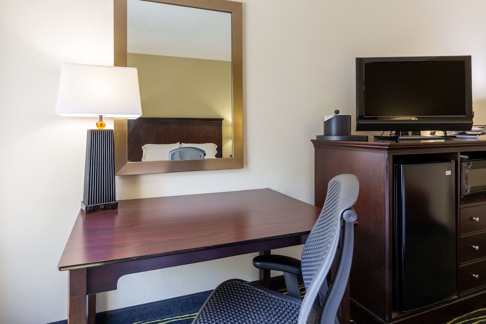 Hampton Inn Columbia I 26 Harbison Blvd. - photo 8