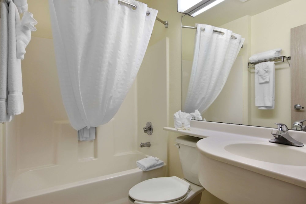 Microtel Inn & Suites by Wyndham Palm Coast I 95 - photo 23