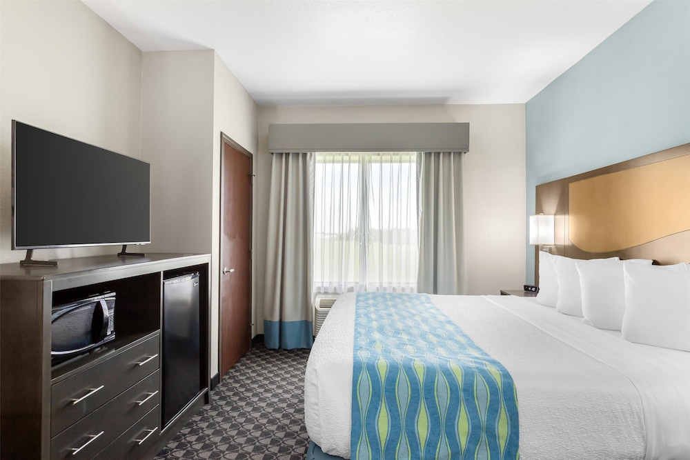 Best Western Plus Waller Hotel - photo 11