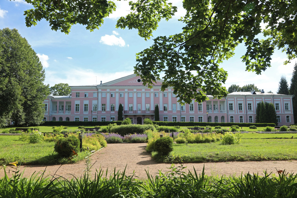Seliger Palace Hotel in Ostashkov, Russia
