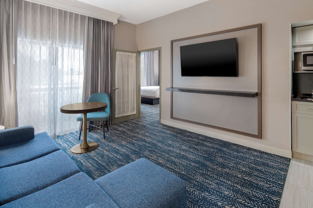 DoubleTree Suites by Hilton Hotel Mt. Laurel - photo 17