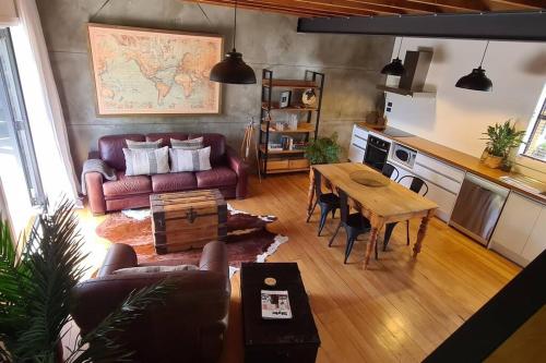 Apartment 4 Haddin Court Chic NY Loft Style — 4-Star Luxury Hotel in Blenheim, New Zealand