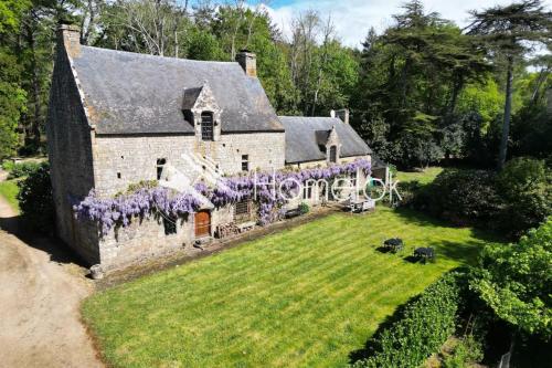 Longère d époque au coeur d un domaine in Carnac, France