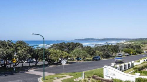 Breakers 2 7 18 20 Pacific Parade — Yamba