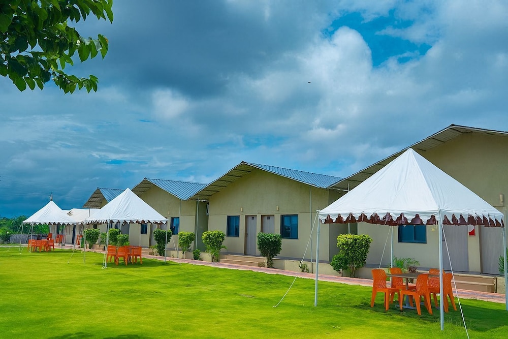 Unity Sunrise Resort Best Hotel Near Statue Of Unity — Rajpipla