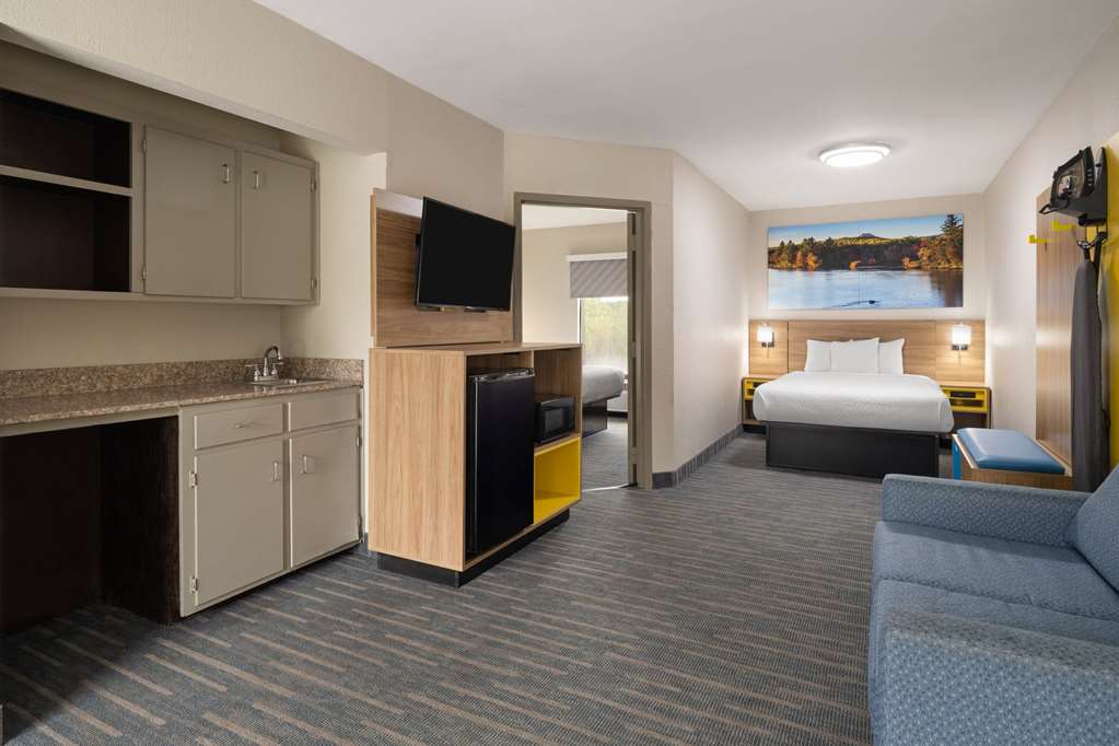 Days Inn by Wyndham Weldon Roanoke Rapids - photo 27
