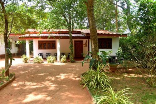 Senasuma Holiday Bungalow Anuradhapura — 4-Star Luxury Hotel in Anuradhapura, Sri Lanka