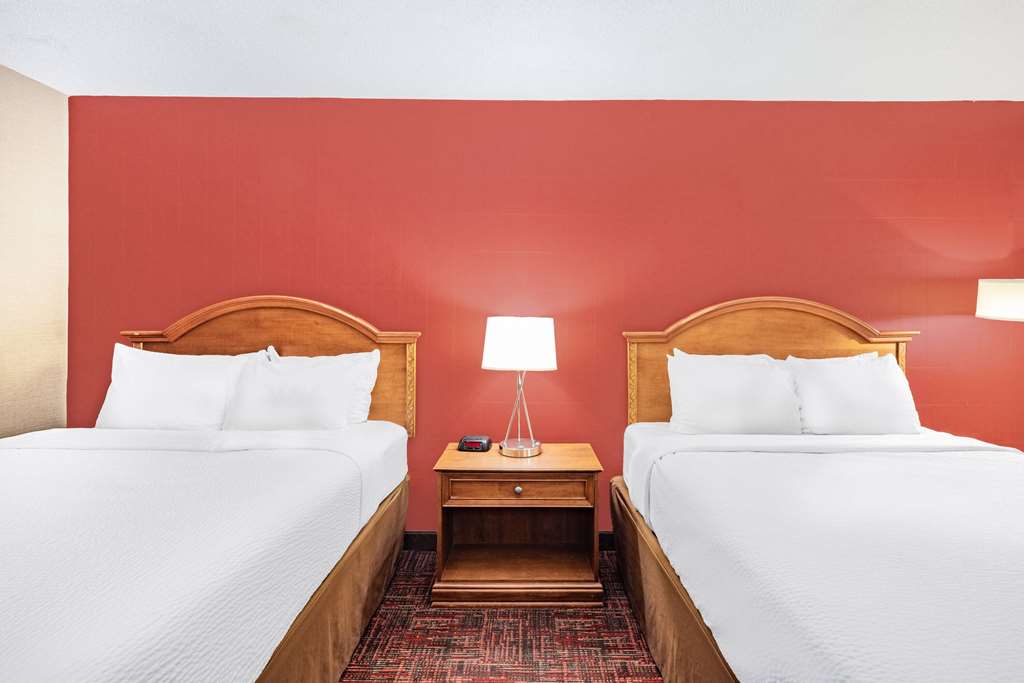 Ramada by Wyndham Grand Forks - photo 36