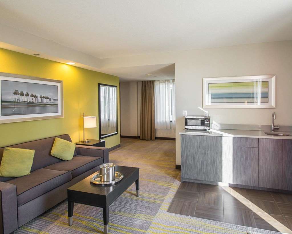 Comfort Suites Miami Airport North - photo 32
