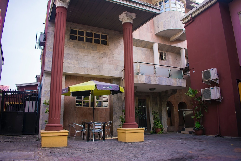 Maidaville Hotel And Suites