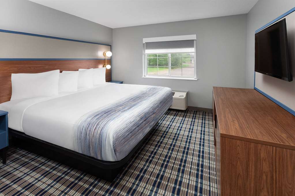 Super 8 by Wyndham Eagle River - photo 26