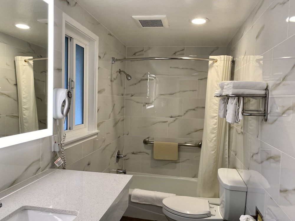 Aura Inn Monterey - photo 83
