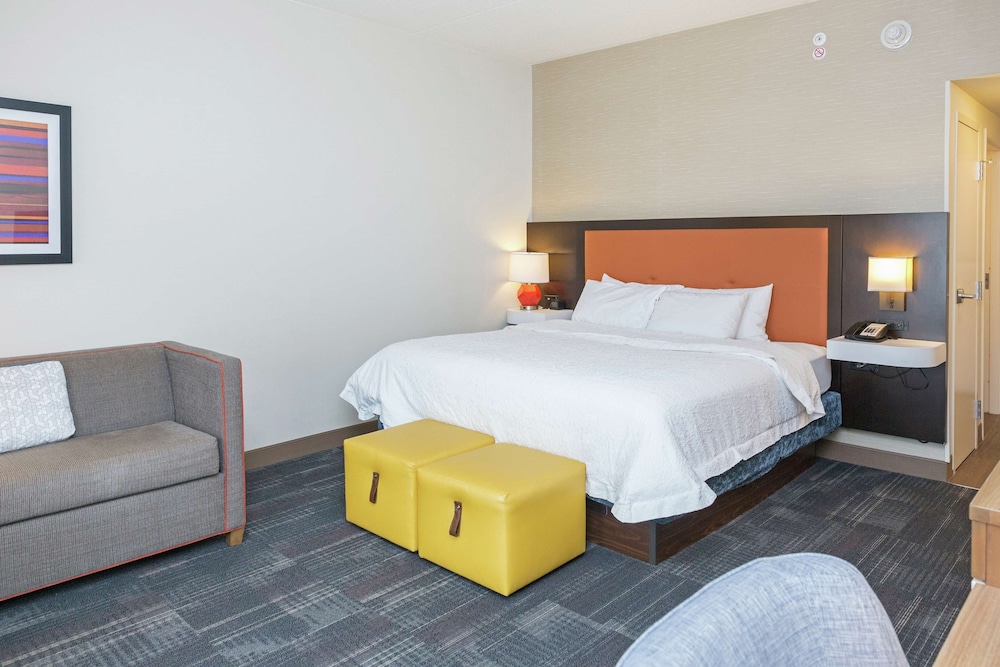 Hampton Inn & Suites Morgantown University Town Centre - photo 9