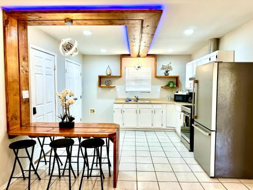 Traveler Stay Plus — 4-Star Luxury Hotel in Eagle Pass, United States