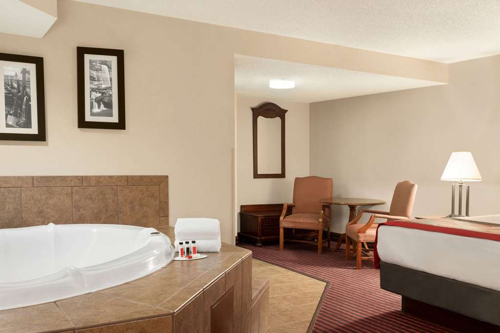 Ramada by Wyndham Pigeon Forge North - photo 23