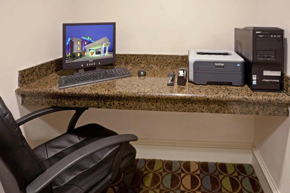 Holiday Inn Express & Suites Waxahachie by IHG - photo 27