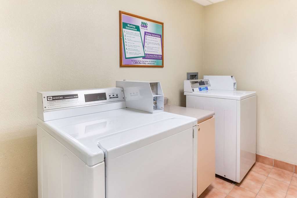 La Quinta Inn & Suites by Wyndham Chicago Gurnee - photo 46